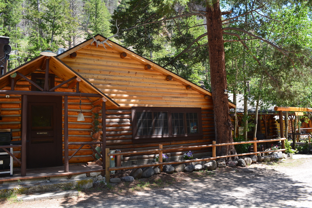 Absaroka Mountain Lodge